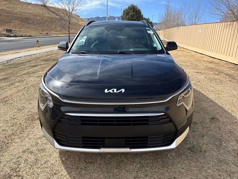 Used 2023 Kia Niro EX image 2