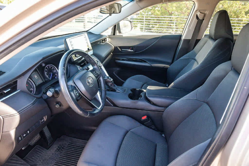 Used 2021 Toyota Venza LE AWD/4WD image 17