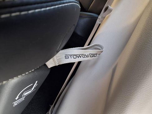 Used 2022 Chrysler Pacifica Touring-L image 24