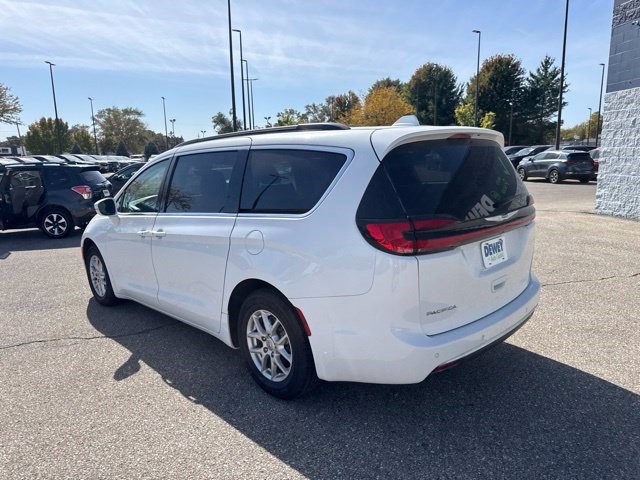 Used 2022 Chrysler Pacifica Touring-L FWD image 3