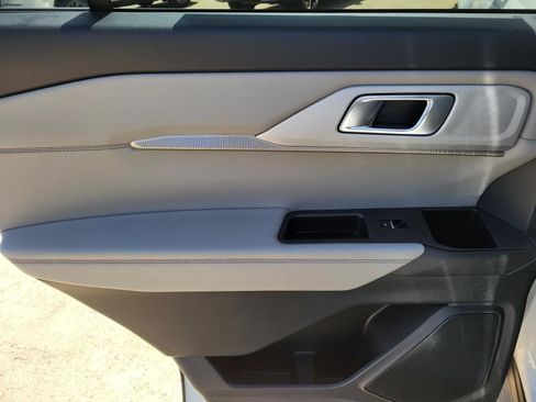 Used 2026 Ford Explorer Active w/ Active Comfort Package RWD image 16
