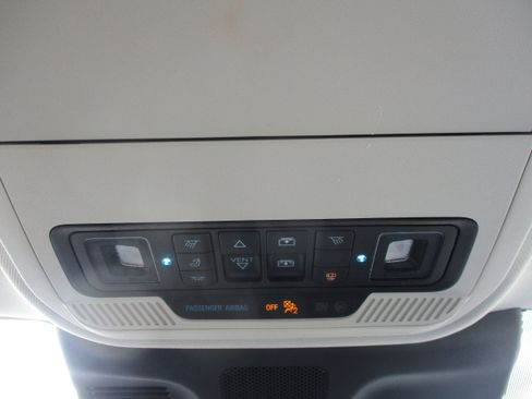 Used 2025 Ford Expedition Platinum image 34