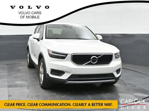 Used 2019 Volvo XC40 T4 Momentum image 6