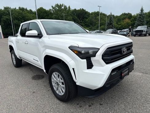 Used 2026 Toyota Tacoma SR5 AWD/4WD image 2