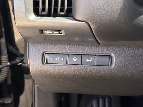Used 2024 Nissan Pathfinder SL w/ SL Premium Package FWD image 21