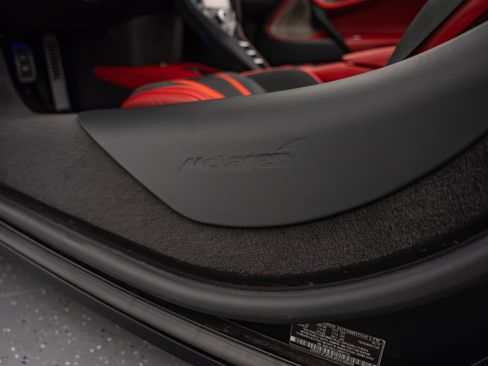 Used 2018 McLaren 720S Performance RWD image 11