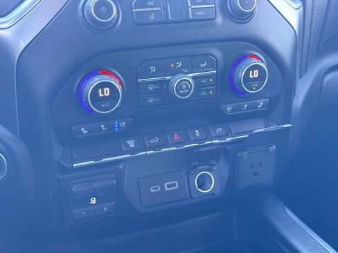 Used 2022 Chevrolet Silverado 3500 LTZ w/ LTZ Convenience Package image 28