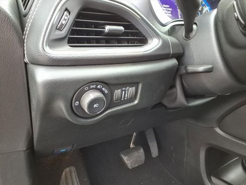 New 2026 Chrysler Pacifica Limited image 18