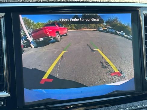 Used 2024 Chrysler Pacifica Touring-L image 24