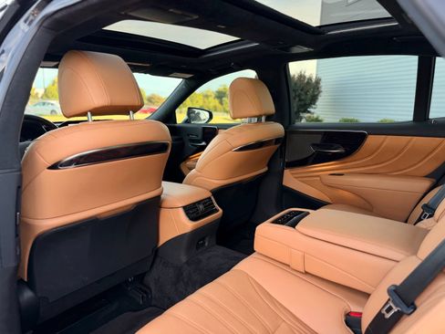 Used 2024 Lexus LS 500 w/ Interior Upgrade Package RWD image 28