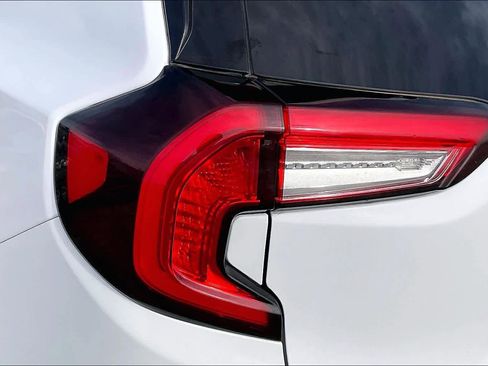 Used 2024 GMC Terrain SLE image 28