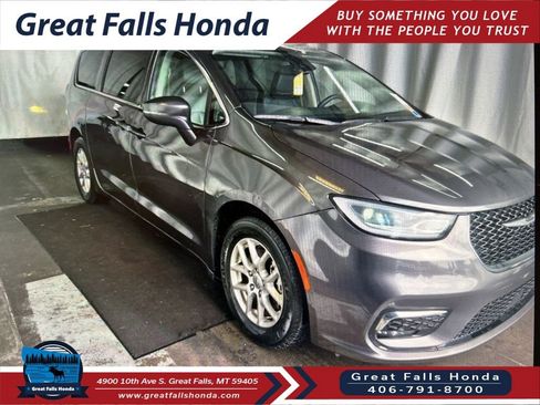 Used 2023 Chrysler Pacifica Touring-L FWD image 1