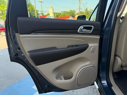 Used 2020 Jeep Grand Cherokee Summit AWD/4WD image 39