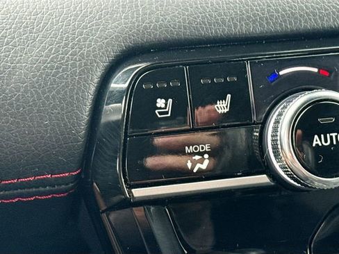 Certified 2025 Honda Pilot Black Edition image 21