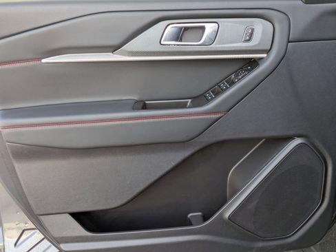 Used 2025 Ford Explorer ST-Line image 9