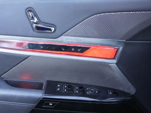 Used 2023 BMW 760i xDrive image 14