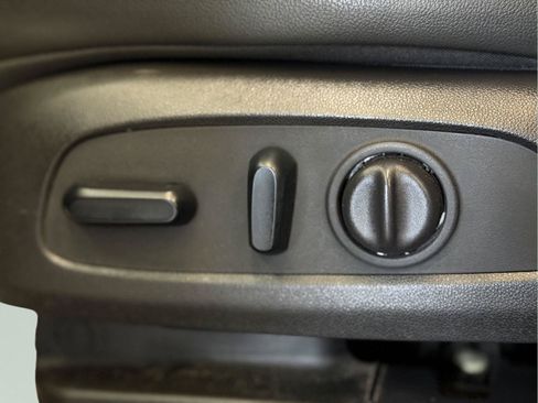 Used 2023 Buick Encore GX Select AWD/4WD image 40