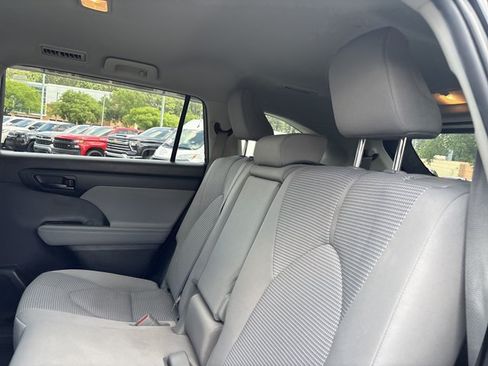 Used 2023 Toyota Highlander L FWD image 20