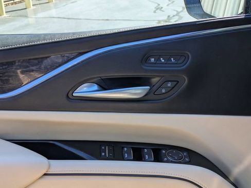 Used 2023 Cadillac Escalade Premium Luxury AWD/4WD image 12