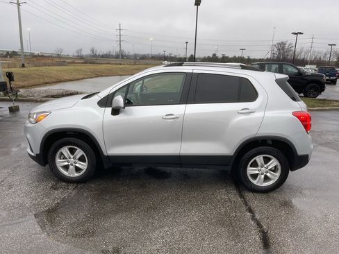 Used 2022 Chevrolet Trax LT w/ LT Convenience Package image 4