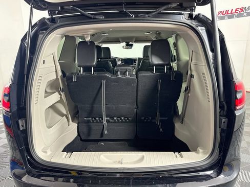 Used 2024 Chrysler Pacifica Touring-L FWD image 25
