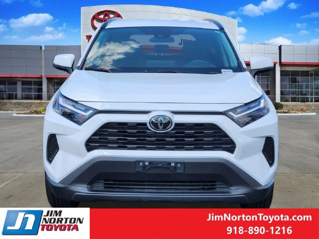 Used 2025 Toyota RAV4 XLE FWD image 2