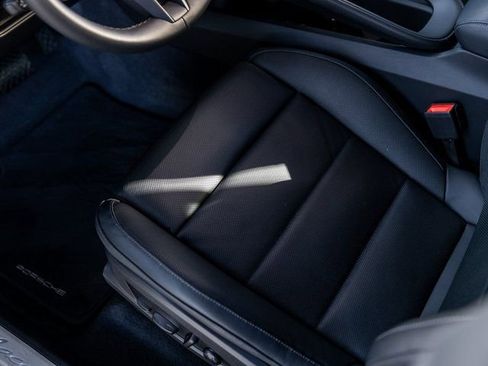 Certified 2025 Porsche Macan Electric image 27