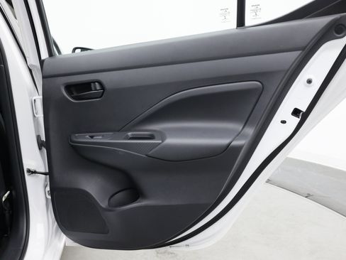 Used 2020 Nissan Versa S FWD image 32