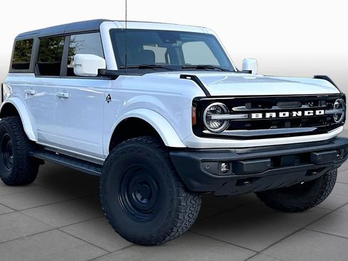 Used 2023 Ford Bronco Outer Banks AWD/4WD image 3