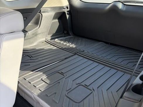 Used 2025 Honda Pilot EX-L image 10