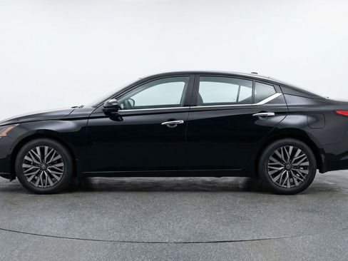 Used 2025 Nissan Altima 2.5 SV image 5