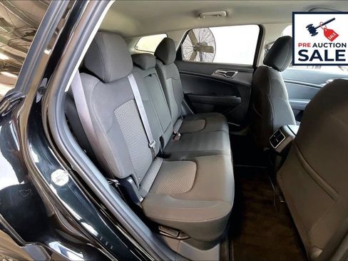 Used 2023 Kia Sportage LX AWD/4WD image 27