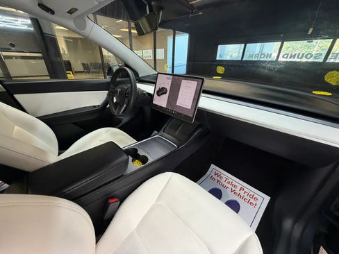 Used 2021 Tesla Model Y Long Range AWD/4WD image 35