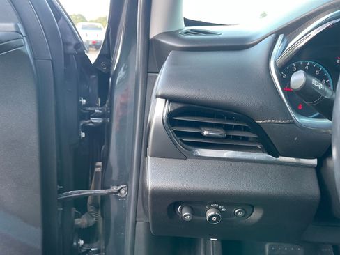 Used 2020 Chevrolet Traverse LT image 15