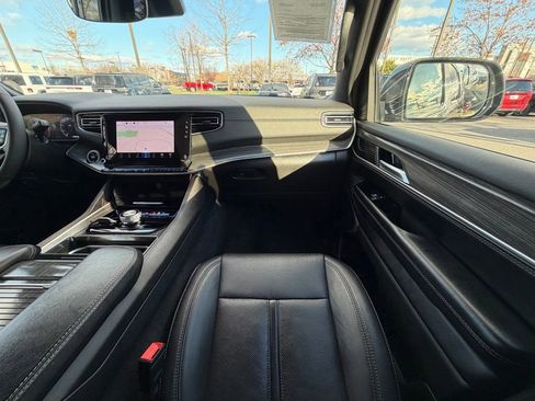 Certified 2024 Jeep Wagoneer Series II AWD/4WD image 21