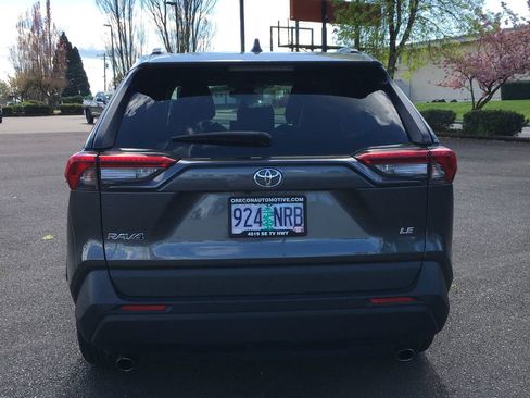 Used 2020 Toyota RAV4 LE image 5