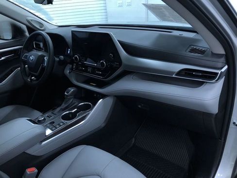 Used 2024 Toyota Highlander Platinum image 23