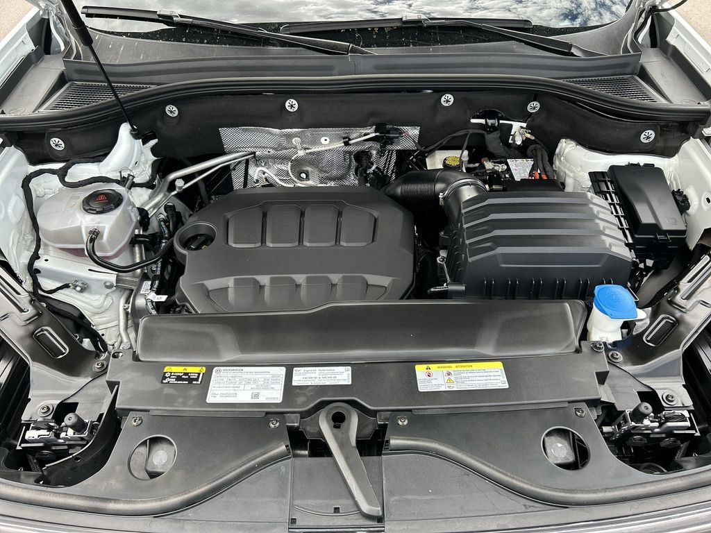 Used 2024 Volkswagen Atlas Cross Sport SE FWD image 30