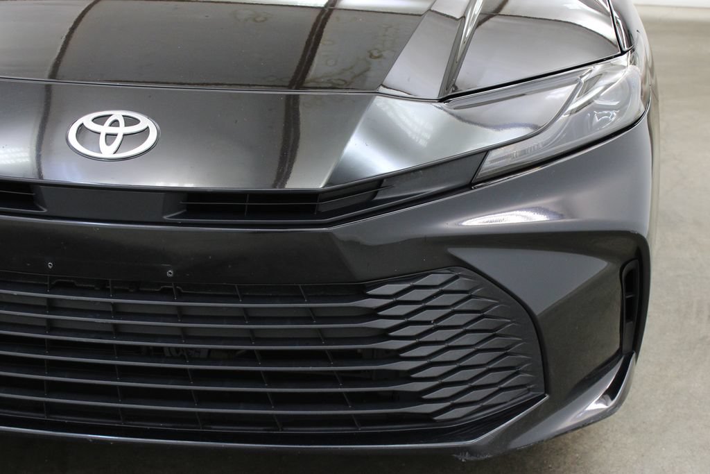 Used 2025 Toyota Camry LE FWD image 8