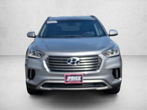 Used 2017 Hyundai Santa Fe SE FWD image 2
