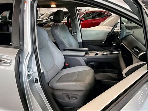 Used 2021 Toyota Sienna XLE image 30