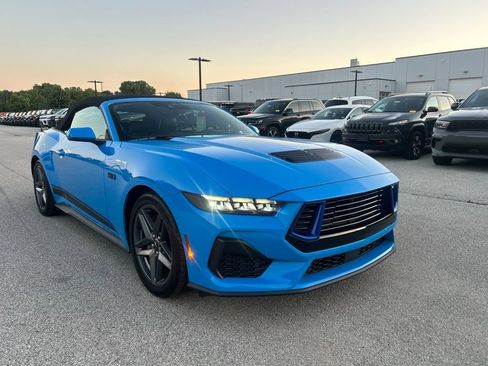 Used 2025 Ford Mustang GT Premium RWD image 3