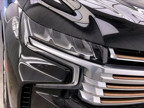 Used 2021 Chevrolet Suburban High Country w/ Premium Package AWD/4WD image 26