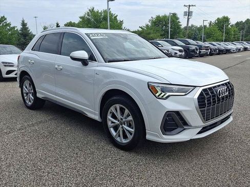 Certified 2025 Audi Q3 2.0T Premium AWD/4WD image 3