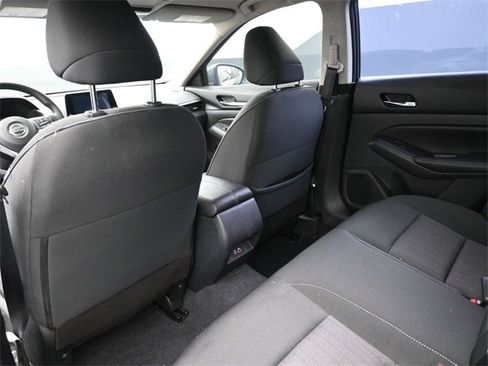 Used 2022 Nissan Altima 2.5 SV image 2