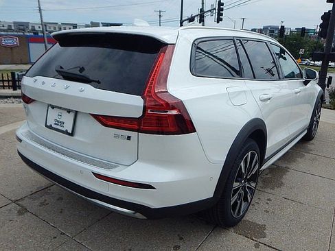 New 2026 Volvo V60 B5 Cross Country Ultra w/ Climate Package image 6