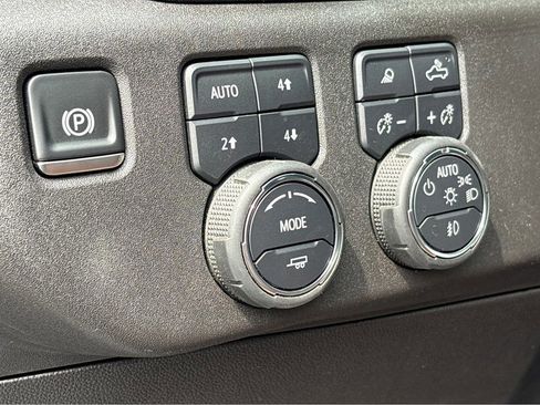 Used 2025 Chevrolet Silverado 2500 High Country w/ Technology Package AWD/4WD image 13