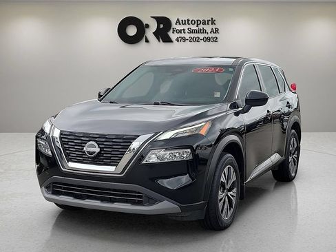 Used 2023 Nissan Rogue SV FWD image 2