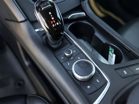 Used 2023 Cadillac XT6 Premium Luxury image 20