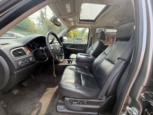 Used 2008 Chevrolet Suburban LTZ w/ LTZ Preferred Equipment Group AWD/4WD image 9